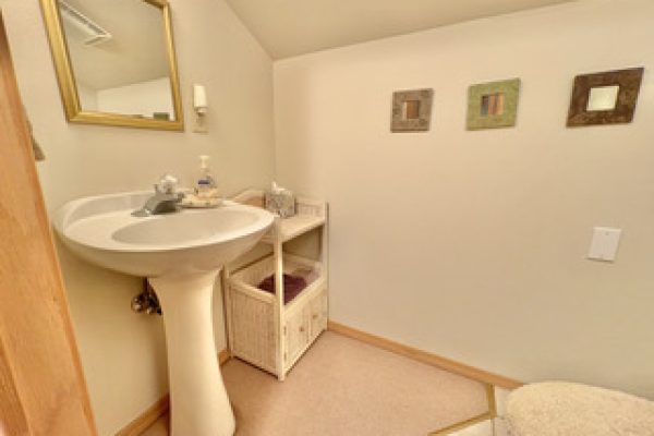 Twin Lakes Duplex - Bath